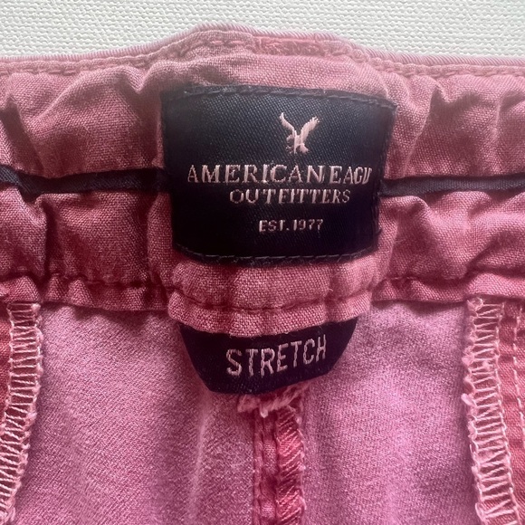 EUC American Eagle AEO Women's Shorts Size 8 Red Cuffed Stretch Midi Pockets (R) - Picture 6 of 10